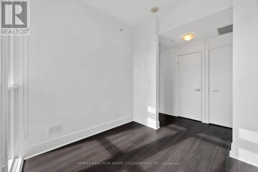 303 - 32 Davenport Road — photo 18 of 27