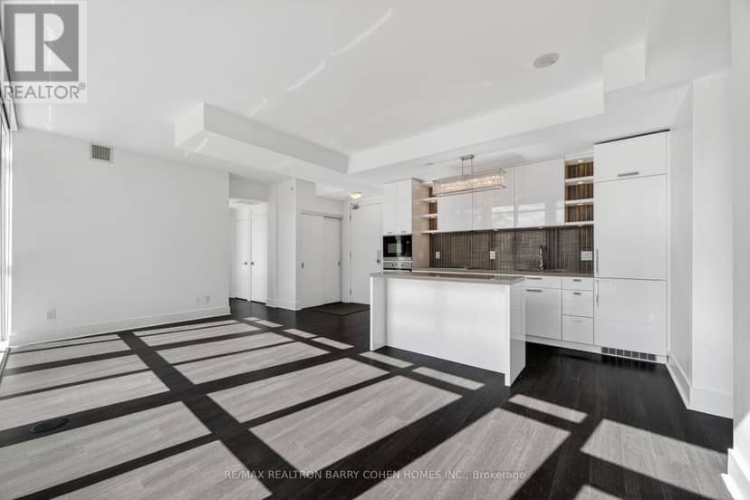 303 - 32 Davenport Road — photo 7 of 27