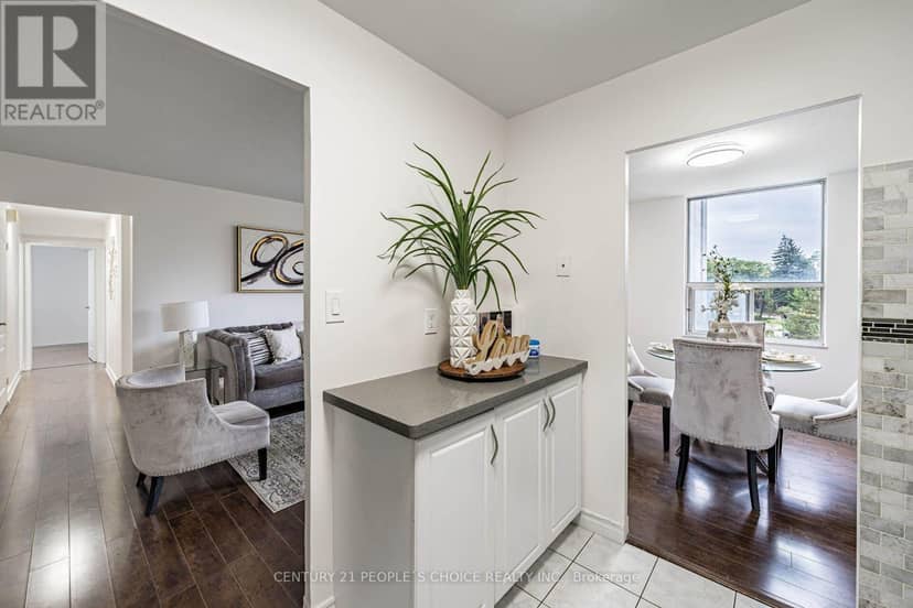 809 - 10 Edgecliffe Golfway — photo 17 of 28