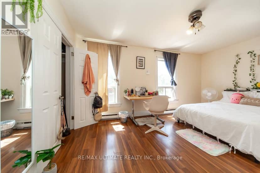 128 Elgin Street E — photo 17 of 40