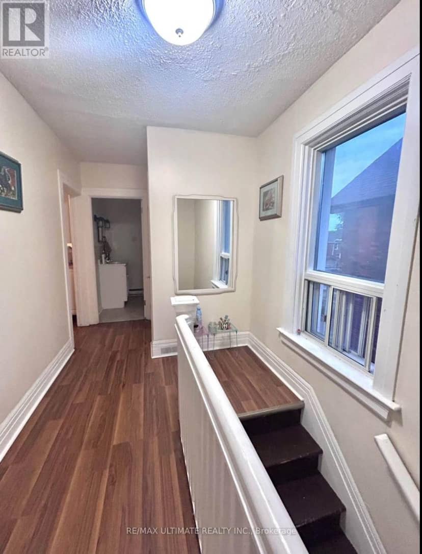 128 Elgin Street E — photo 9 of 40