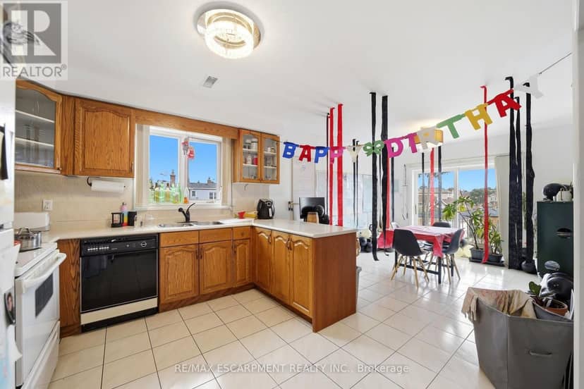 277 Harvie Avenue, Toronto, photo 6