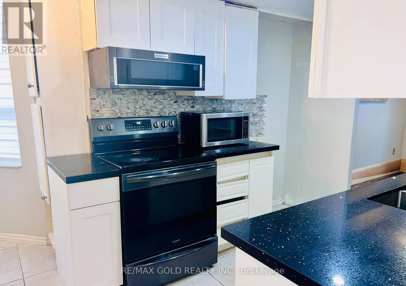 1504 - 10 Malta Avenue — photo 13 of 25