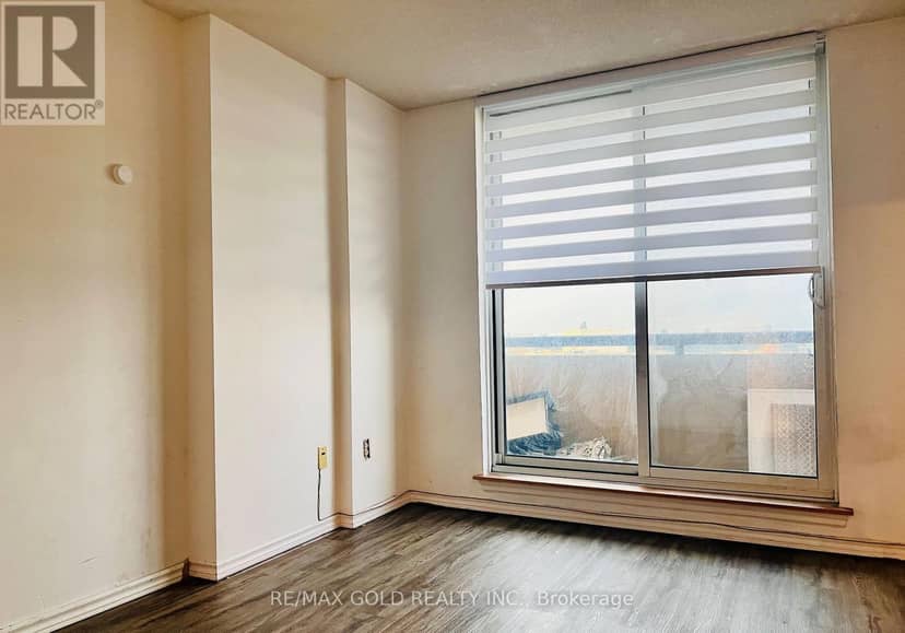 1504 - 10 Malta Avenue — photo 19 of 25