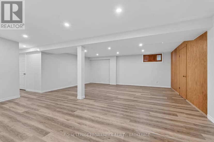 542 Rankin Crescent — photo 33 of 40