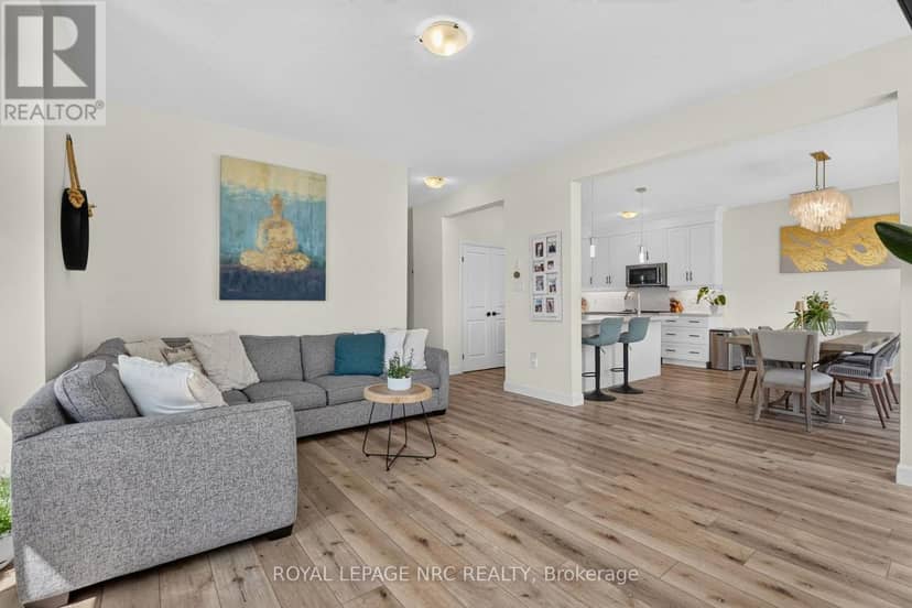 2 Beachwalk Crescent — photo 13 of 30