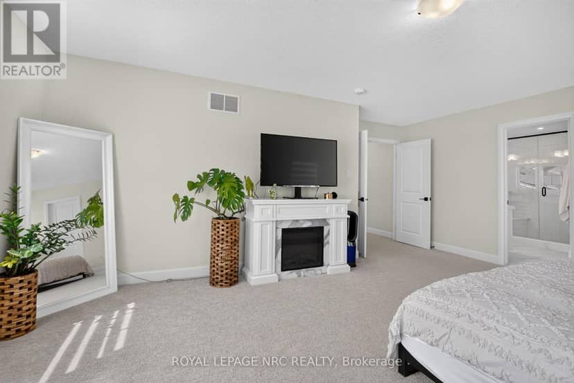 2 Beachwalk Crescent — photo 16 of 30