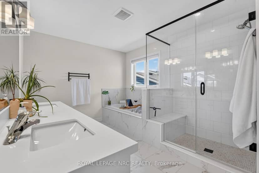 2 Beachwalk Crescent — photo 17 of 30