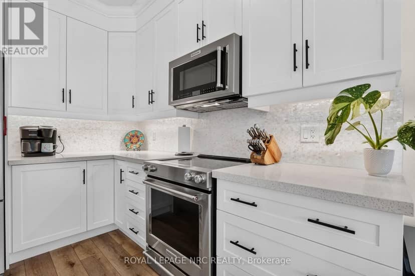 2 Beachwalk Crescent — photo 9 of 30