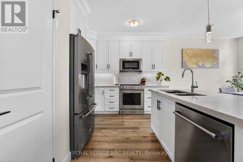 2 Beachwalk Crescent — photo 8 of 30