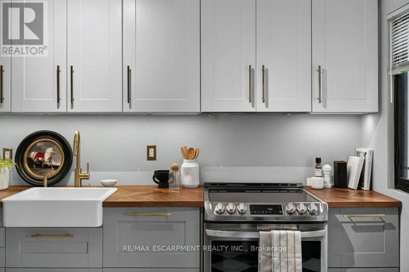 101 Cope Street — photo 23 of 40