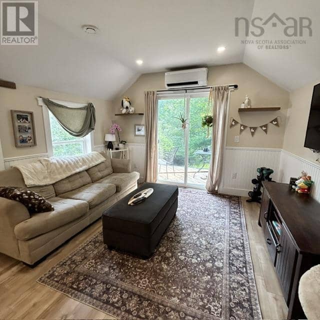 45 St. Phillips Street — photo 3 of 11