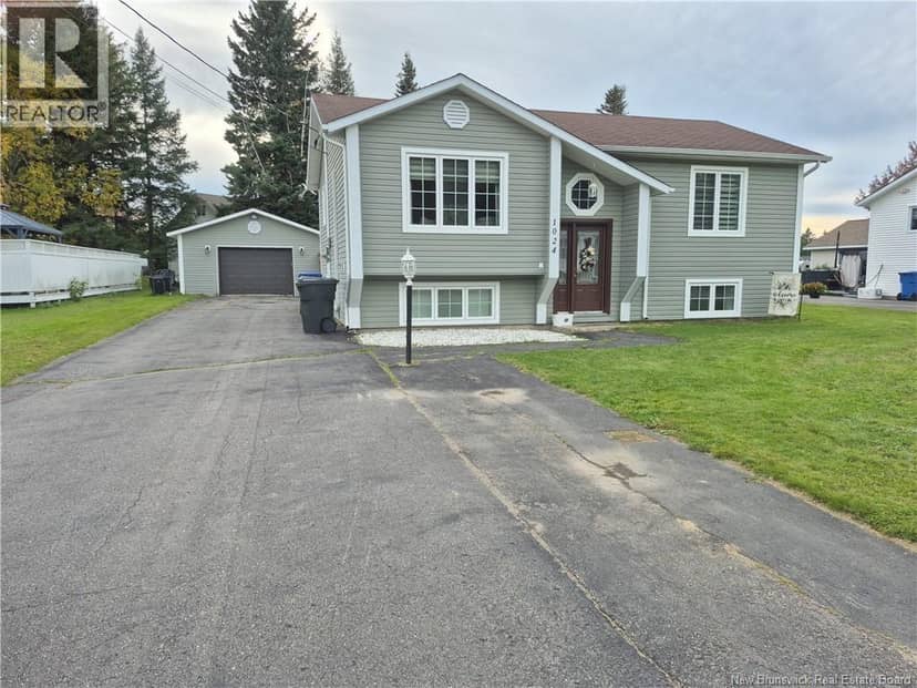 1024 Rue Misho, Beresford