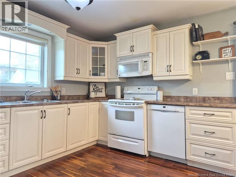 1024 Rue Misho, Beresford, photo 8