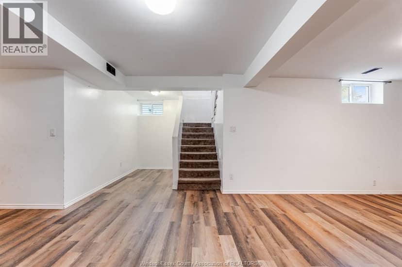 171 Edgar STREET — photo 18 of 36