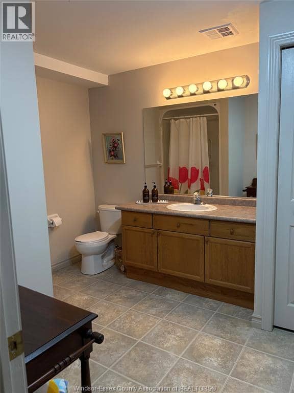 24 Erie Glen Crescent — photo 12 of 20