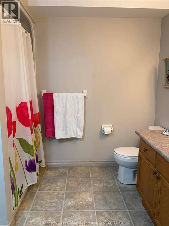 24 Erie Glen Crescent — photo 15 of 20