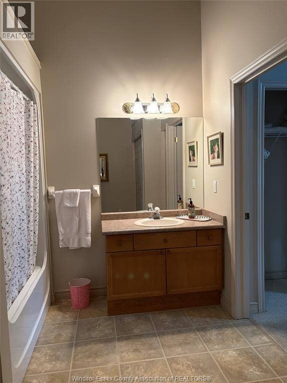 24 Erie Glen Crescent — photo 9 of 20