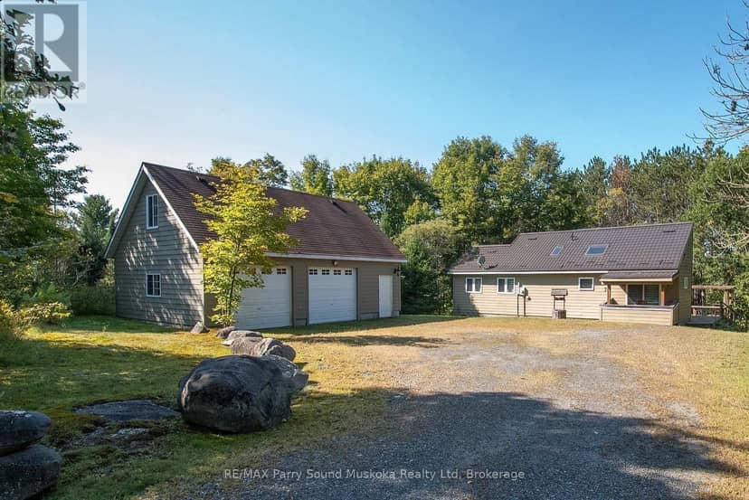 587 Centre Road — photo 4 of 36