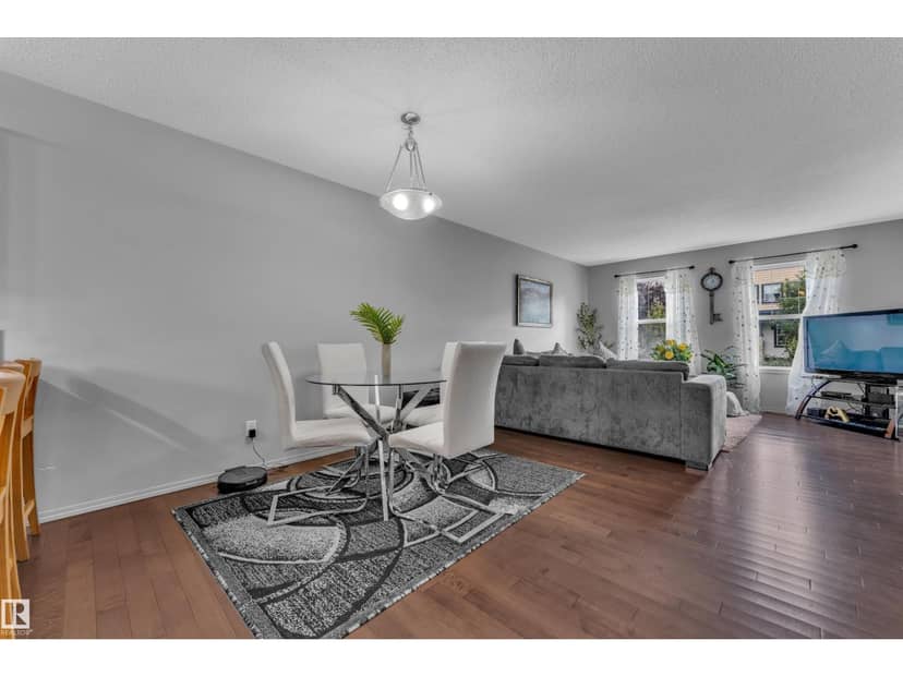 3036 Arthurs Cr SW — photo 11 of 39