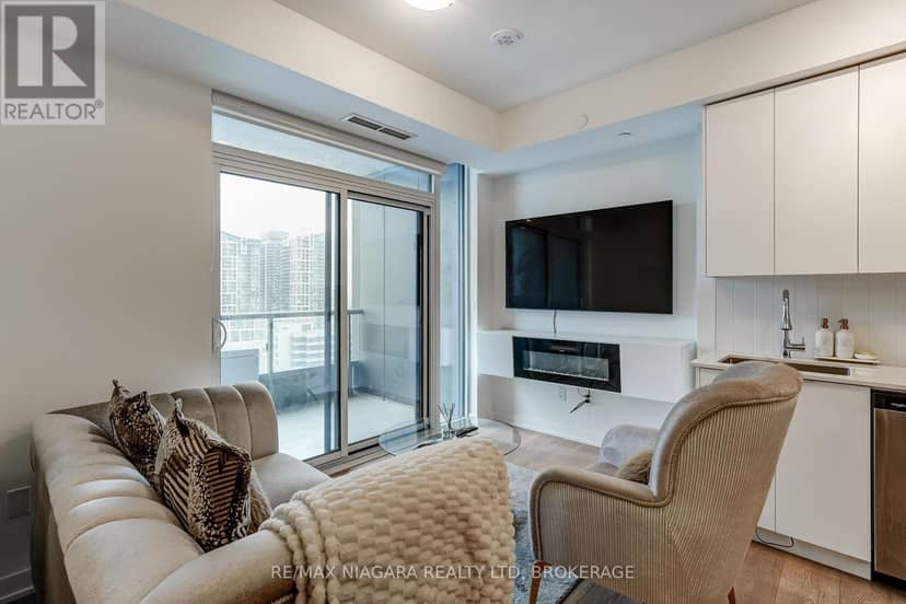 1419 - 10 Abeja Street — photo 12 of 39