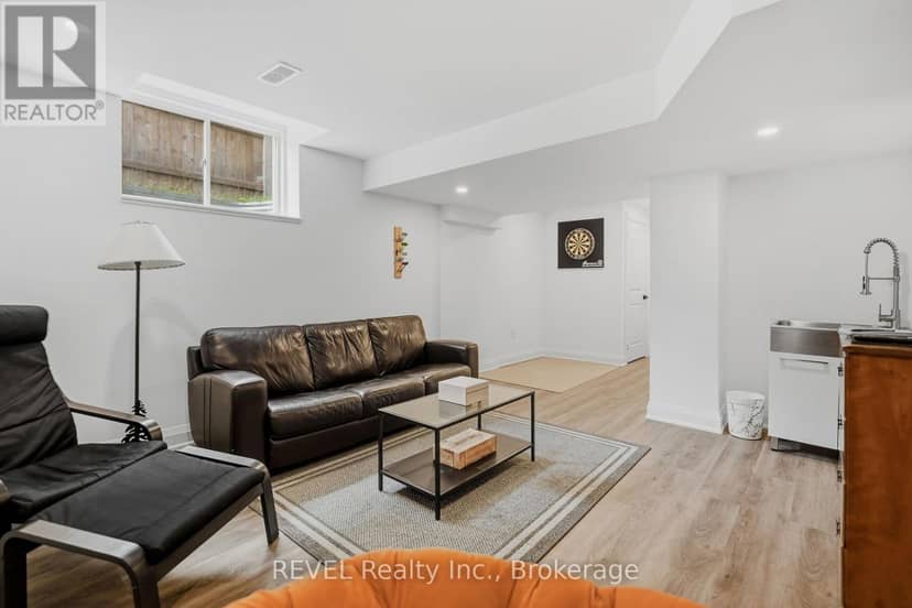 11 Lymburner Street — photo 32 of 40
