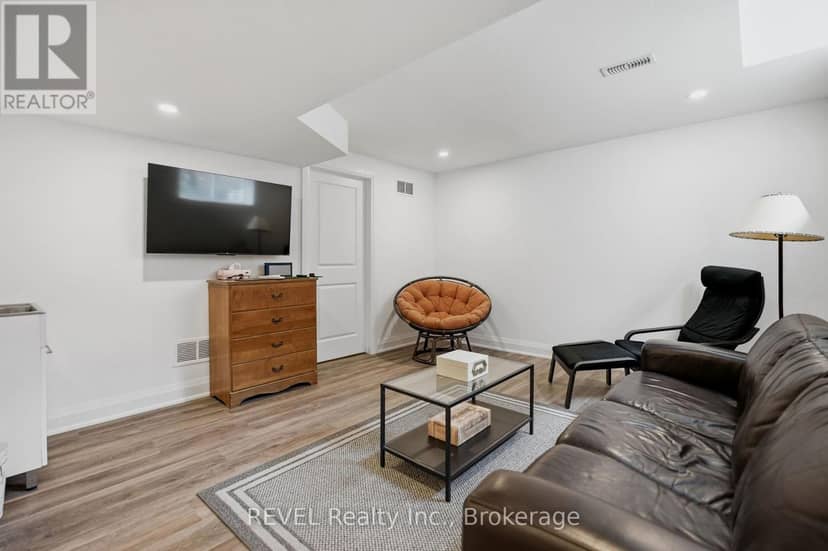 11 Lymburner Street — photo 33 of 40