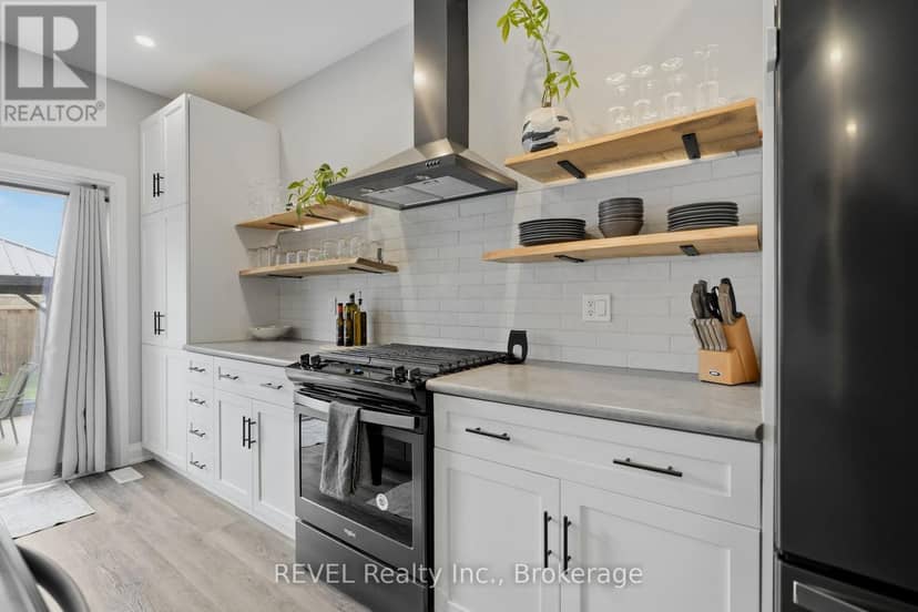 11 Lymburner Street — photo 9 of 40