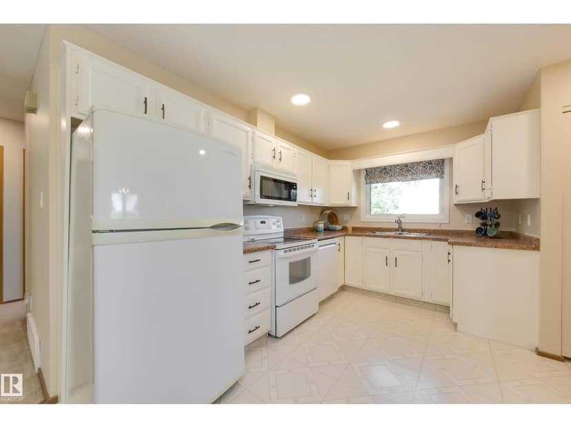 4904 11 AV NW — photo 9 of 40