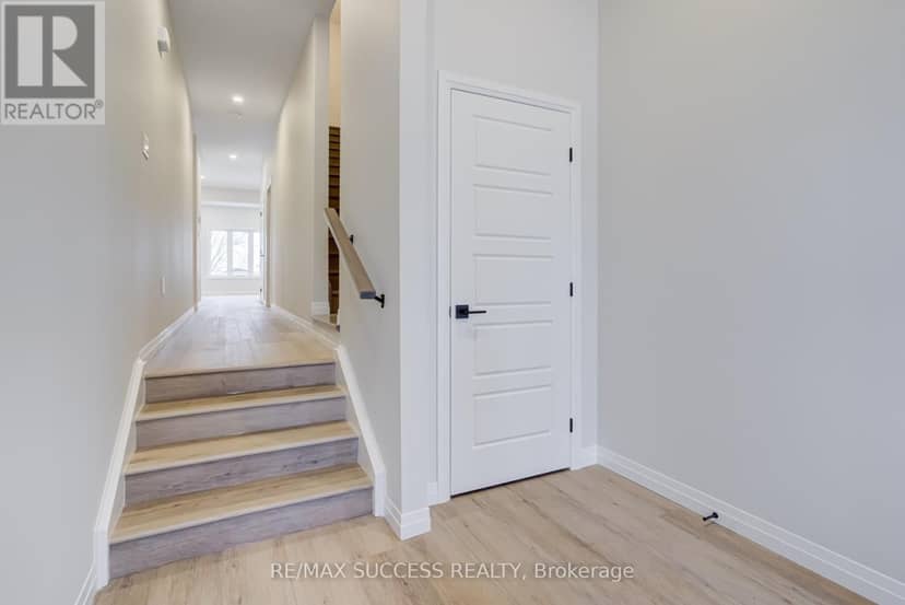 147 Siebert Avenue — photo 8 of 40