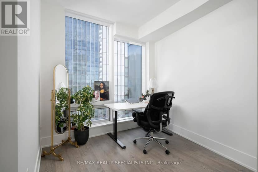 4303 - 10 York Street — photo 19 of 40