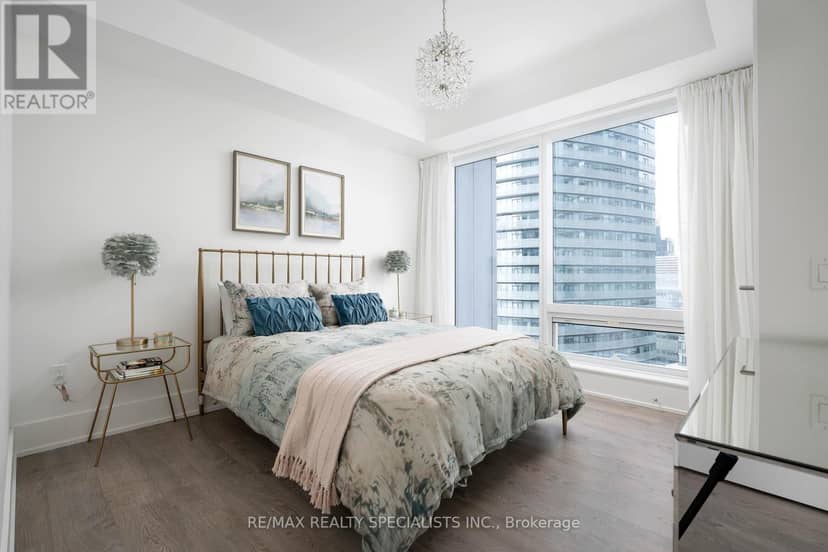 4303 - 10 York Street — photo 14 of 40