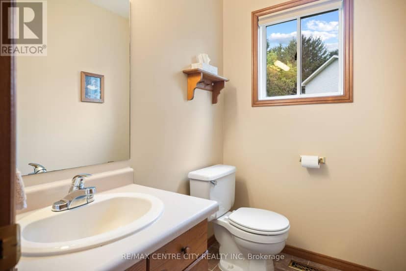 334 Canterbury Place — photo 14 of 32