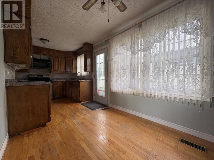 169 Elizabeth Street — photo 10 of 29