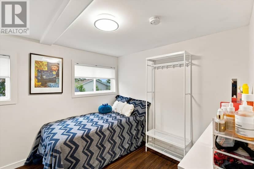 624 Empire Avenue — photo 16 of 21