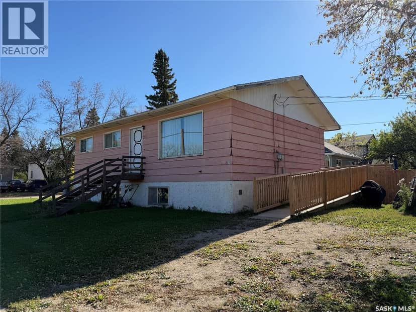 201 2nd AVENUE, Melfort, photo 2