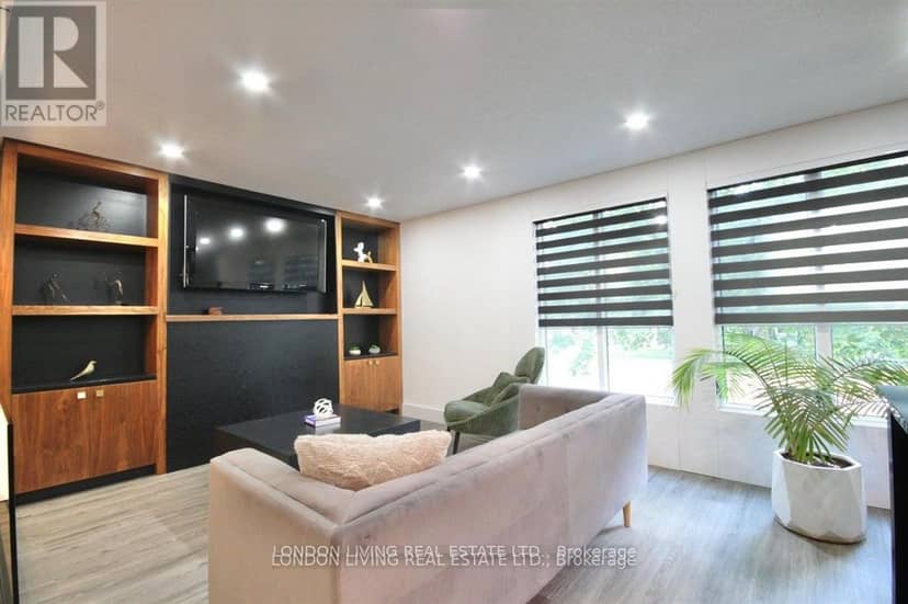890 Viscount Road, London South, photo 5