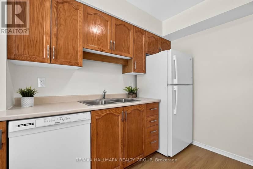 49 Robarts Crescent — photo 11 of 40