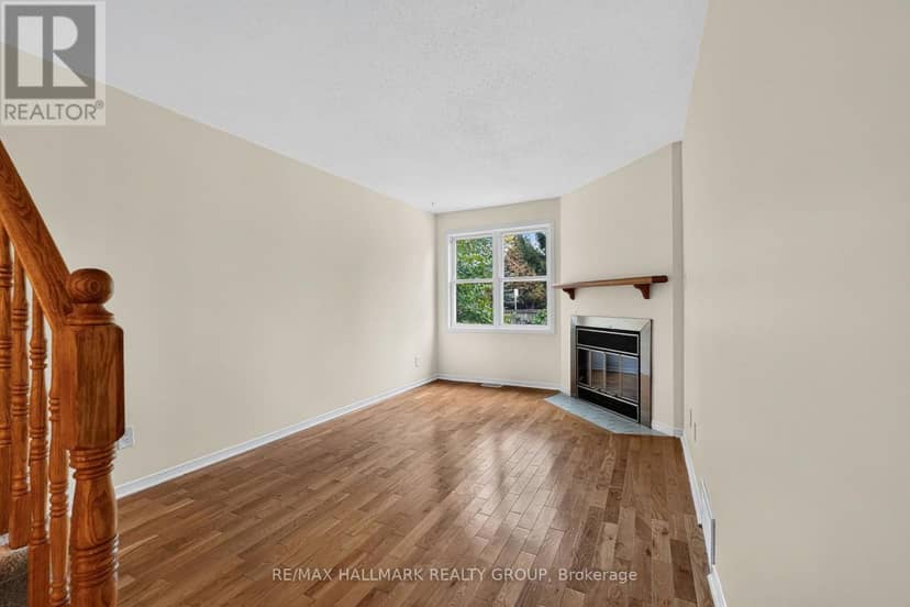 49 Robarts Crescent — photo 15 of 40