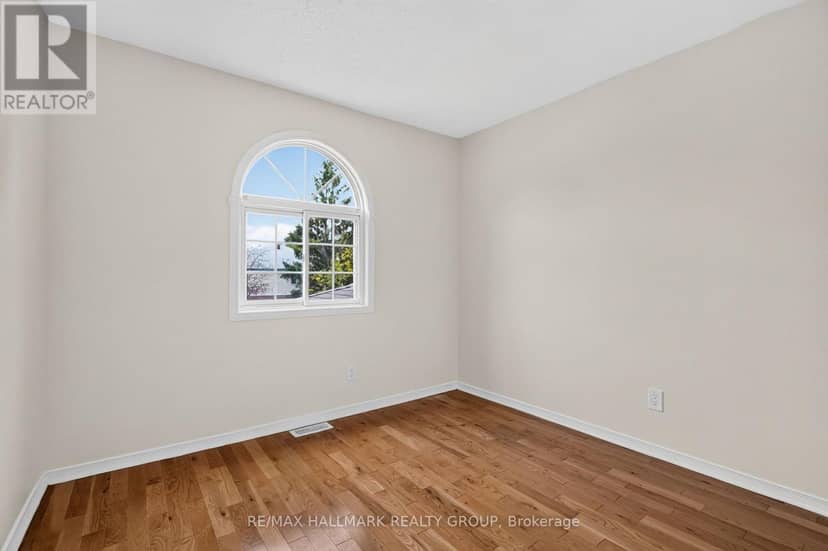 49 Robarts Crescent — photo 21 of 40
