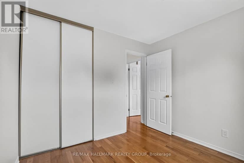 49 Robarts Crescent — photo 22 of 40