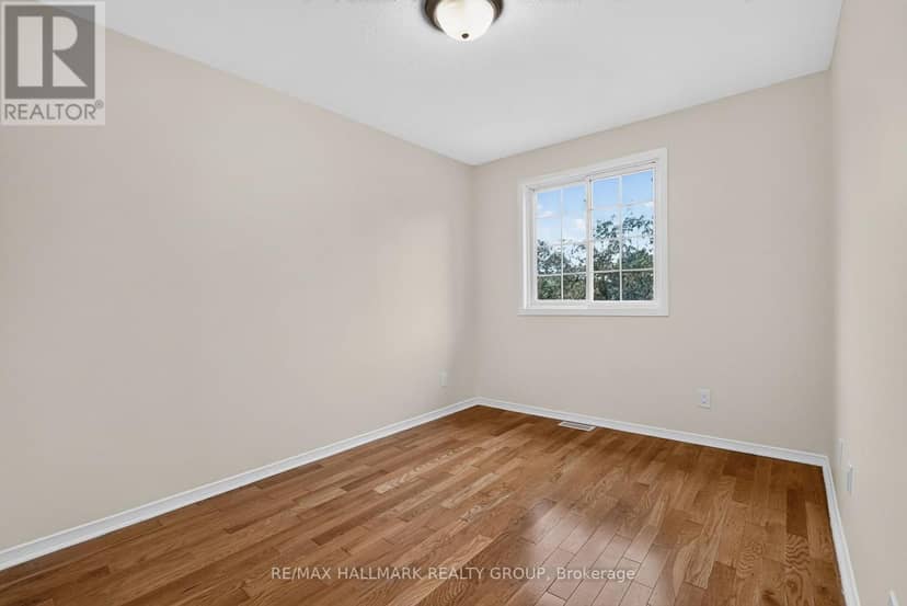 49 Robarts Crescent — photo 24 of 40