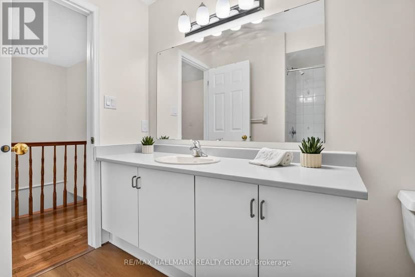 49 Robarts Crescent — photo 25 of 40