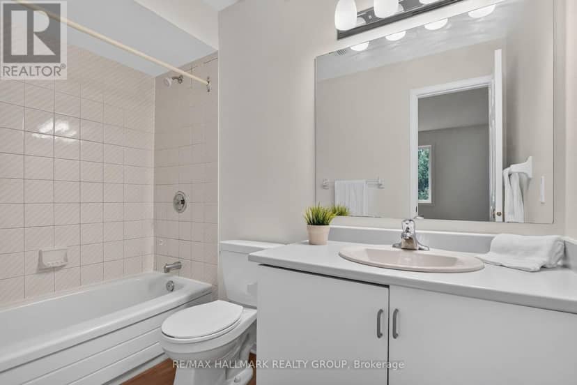 49 Robarts Crescent — photo 32 of 40