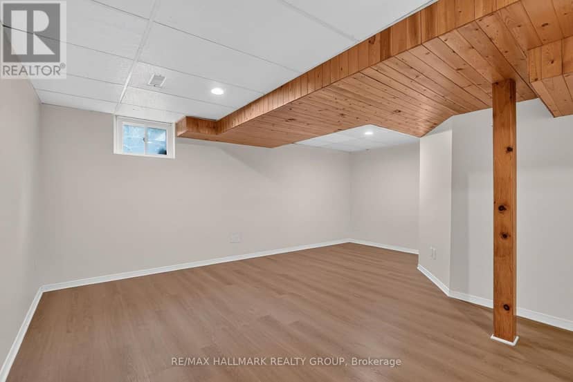 49 Robarts Crescent — photo 33 of 40