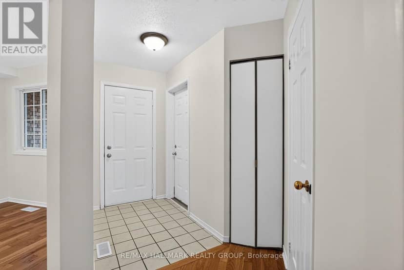 49 Robarts Crescent — photo 4 of 40