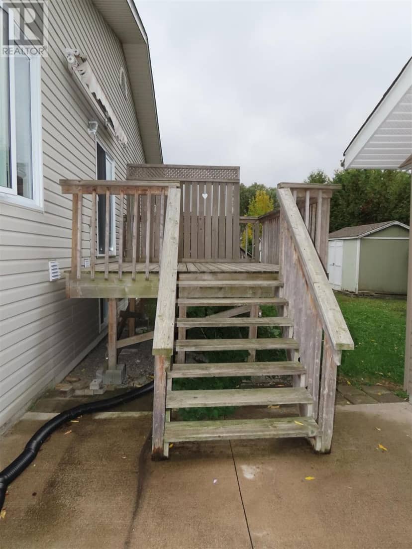 3 Elmwood AVE — photo 24 of 26