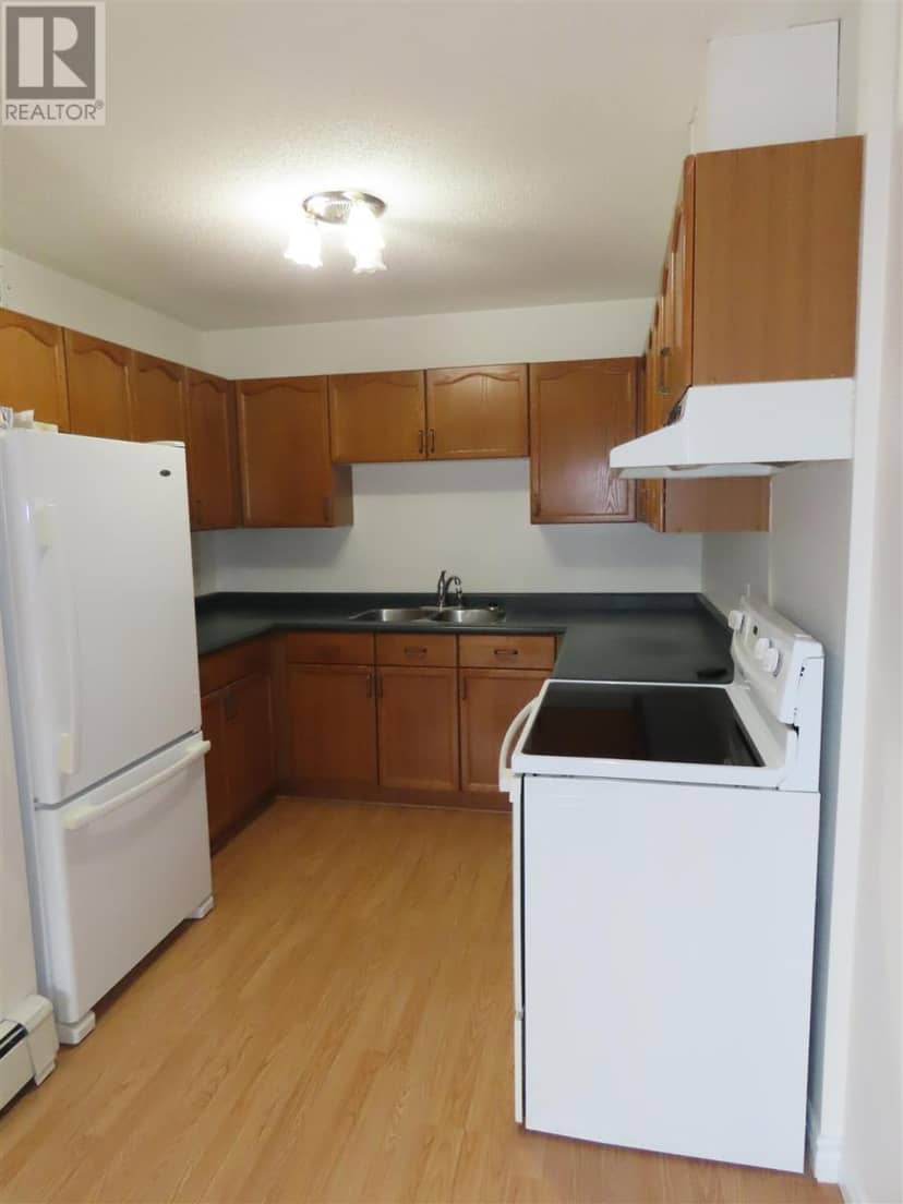 3 Elmwood AVE — photo 6 of 26