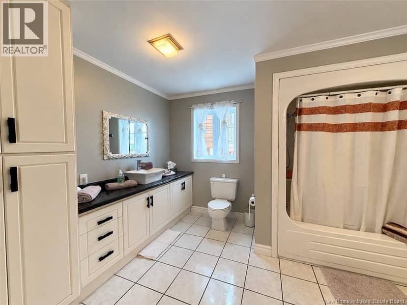 460 Vanier Street — photo 9 of 28