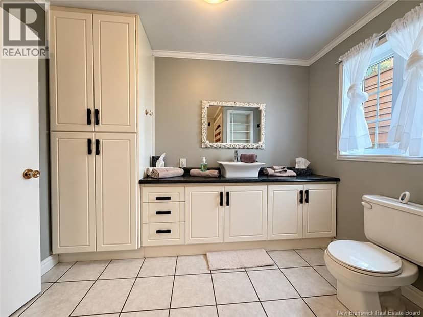 460 Vanier Street — photo 10 of 28